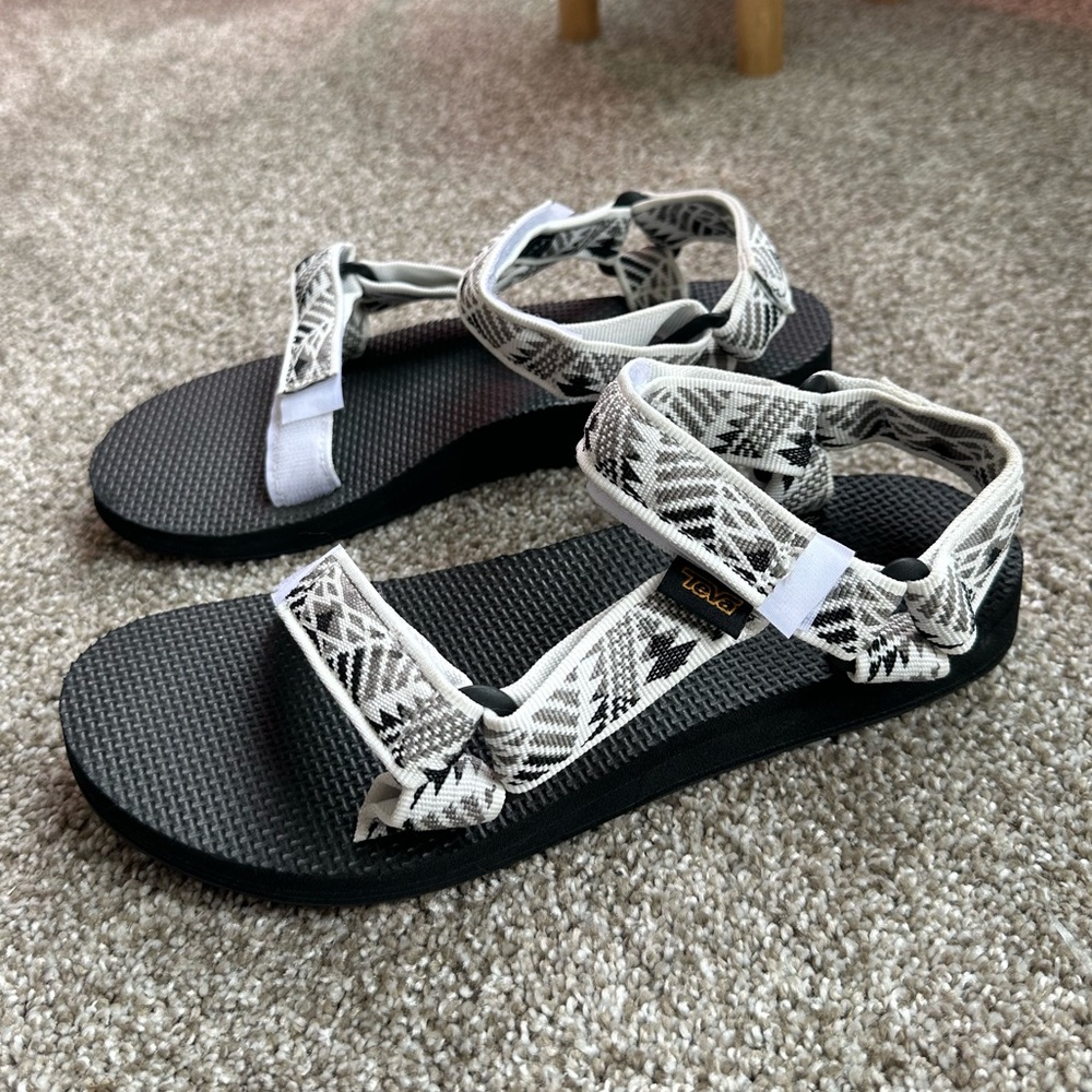Teva Size 7 sandals Black and White Fully Adjustable